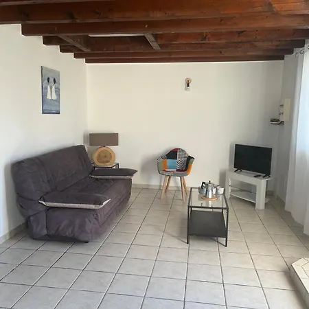 Location De 5 Personnes Proche Montpellier Et Plages Avec Climatisation Vila